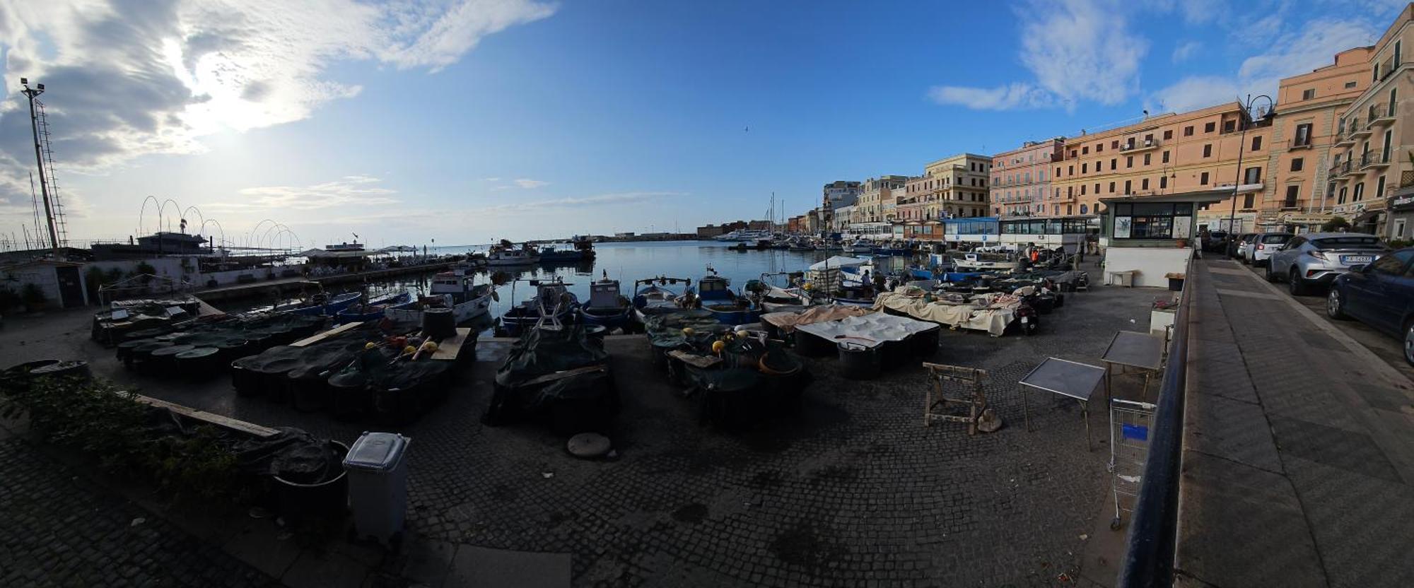 Terrazza A Nettuno E Chiesa Giubilare Santa Maria Goretti Extérieur photo