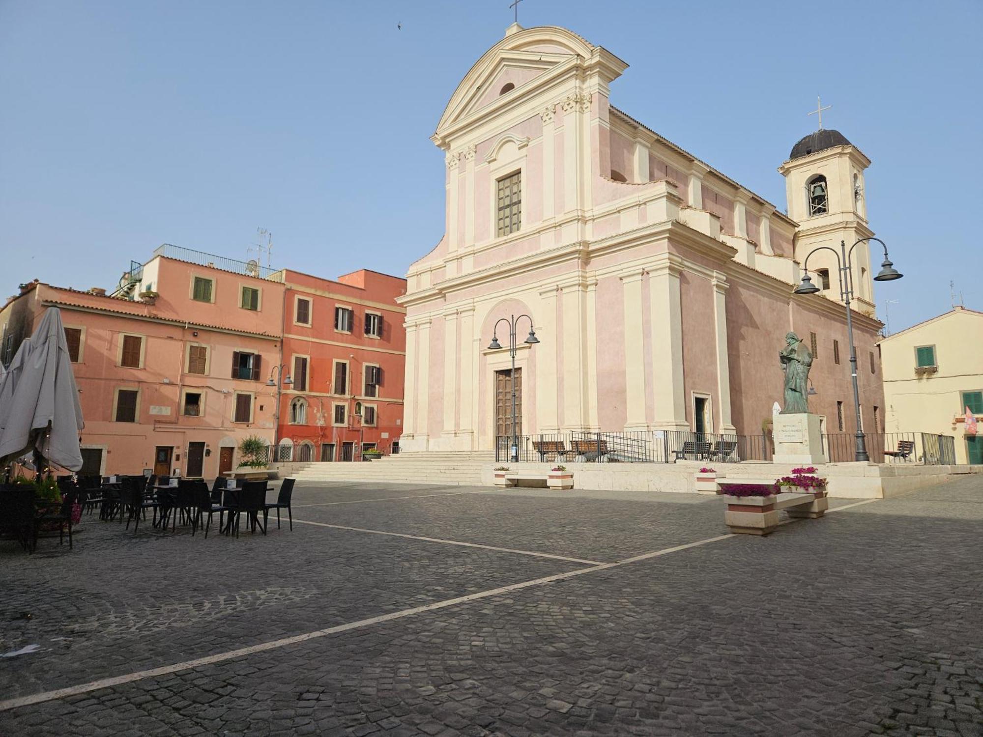 Terrazza A Nettuno E Chiesa Giubilare Santa Maria Goretti Extérieur photo